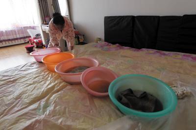 武定楼上漏水，住户失联，小区没物管，业主维权难！律师来支招……